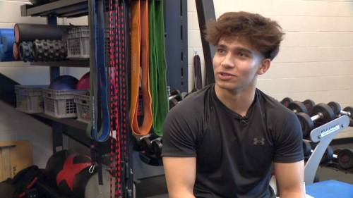 Calgary teen sets very impressive weightlifting world record [Video]