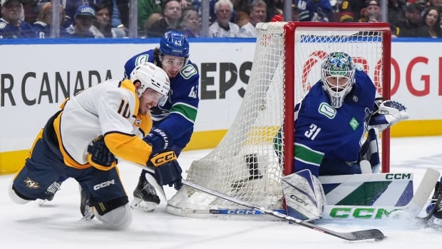 Predators claw out 2-1 win over Canucks in Game 5, keep season alive [Video]