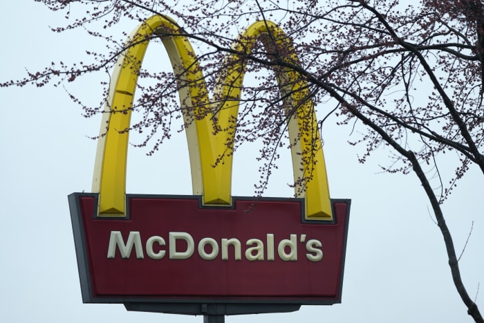 McDonald’s plans to step up deals and marketing to combat slower fast food traffic [Video]