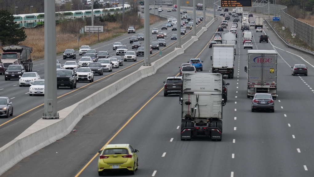 Hwy. 401 crash: audio during wrong-way police chase [Video]