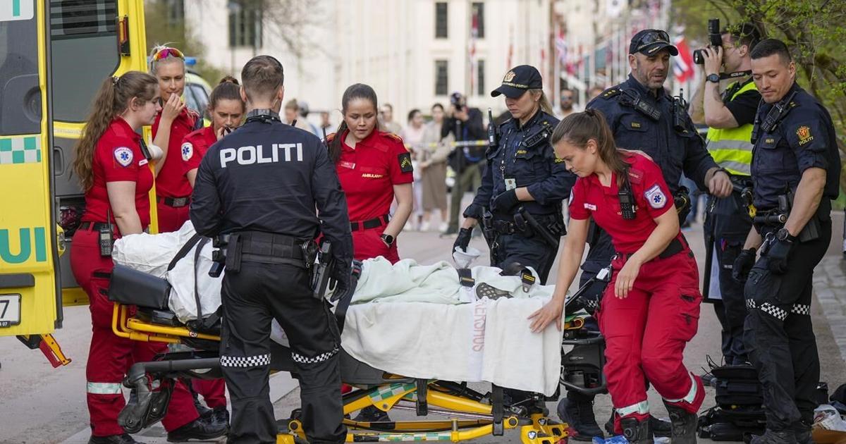 Police stop knife attack in central Oslo after man stabs 1 person and threatens others [Video]