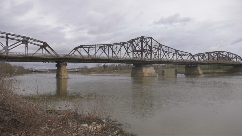 Report from City of Winnipeg recommends rehabbing over 100-year-old bridge [Video]
