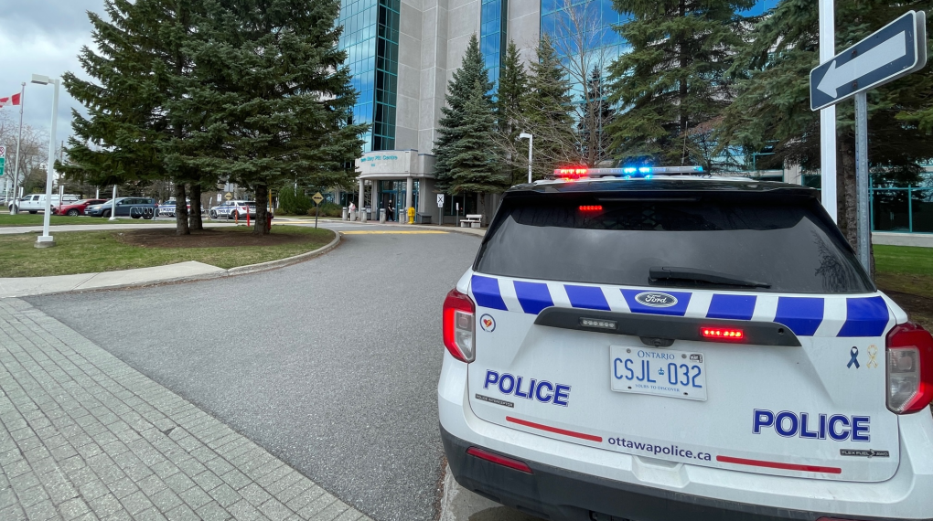 Nepean stabbing: teen male taken to hospital in critical condition [Video]