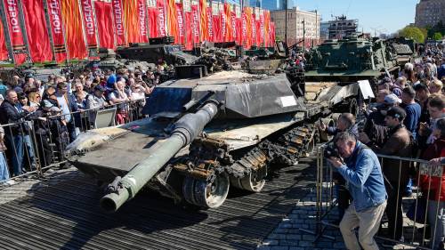 Trophies of the Russian Army exhibit opens in Moscow, showcasing Western tanks captured in Ukraine [Video]