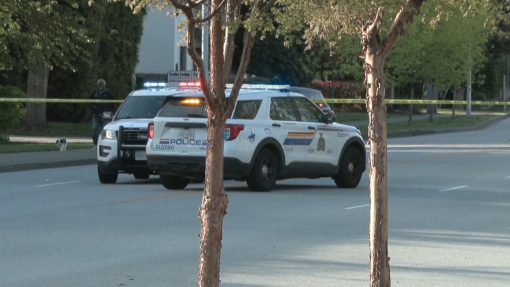 Surrey crash leaves pedestrian with ‘significant injuries’: RCMP [Video]