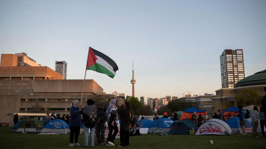 Pro-Palestinian encampment remains at University of Toronto [Video]