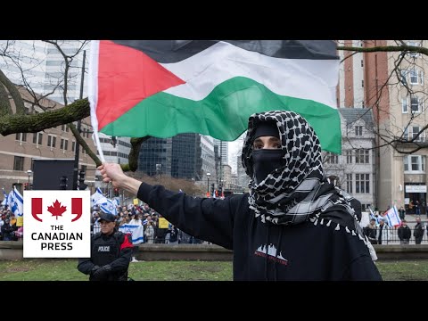 Duelling pro-Israel, pro-Palestinian protests held outside Montreal’s McGill University [Video]