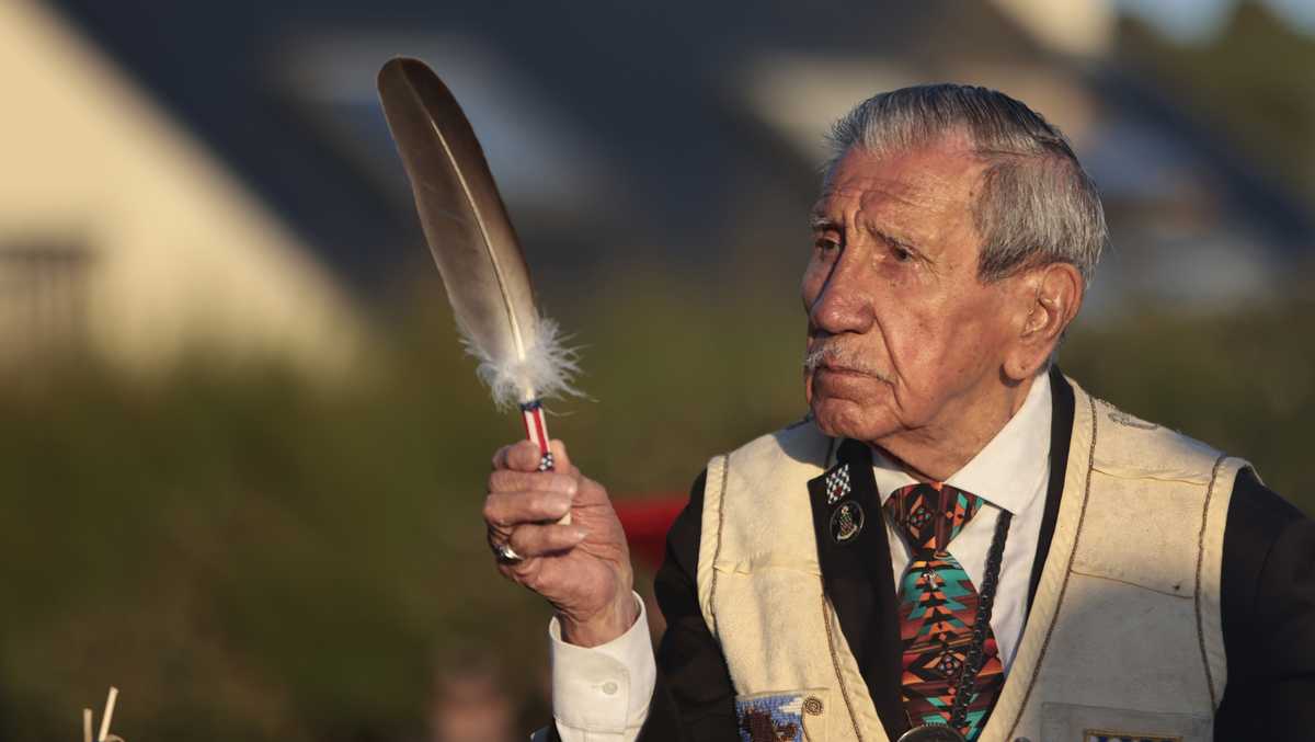 Penobscot Indian from Maine shares D-Day memories [Video]