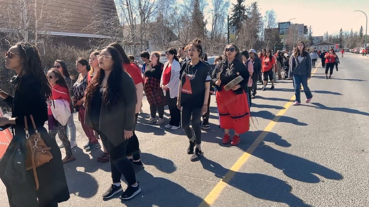 Yellowknifers march through downtown to honour missing and murdered Indigenous women and girls [Video]