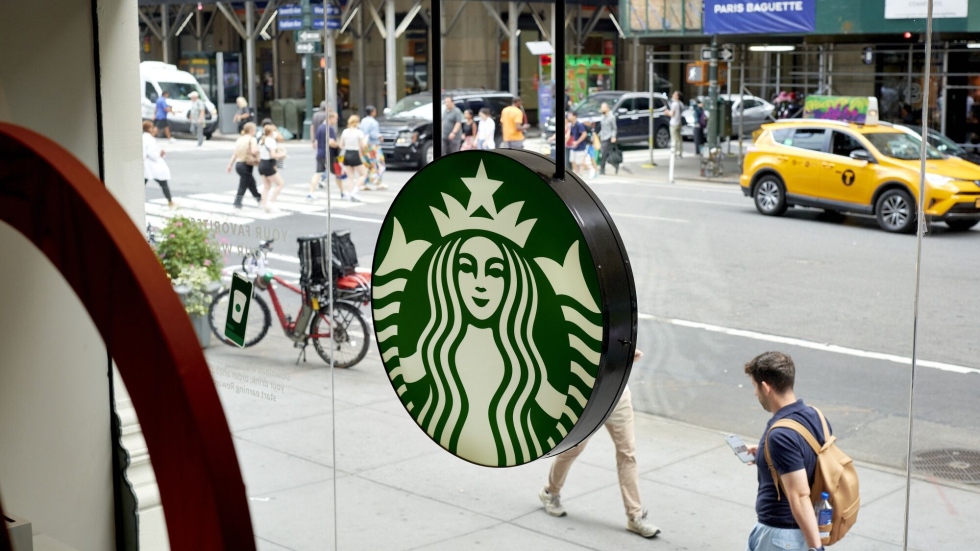 Latest U.S. jobs, earnings from Starbucks show U.S. consumer starts to buckle under inflation - Video