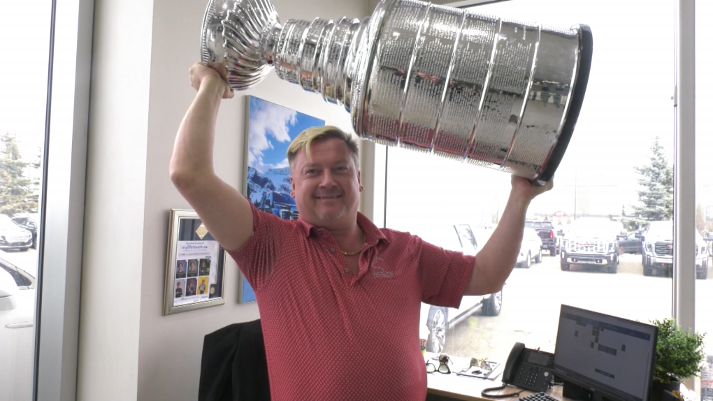 Oilers fan keeps Stanley Cup memories alive with replica [Video]