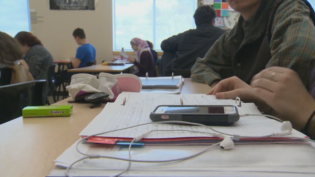 Cellphone usage in N.B. classrooms will be limited this school year [Video]