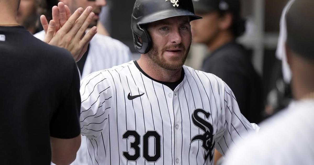 Rangers reacquire switch-hitting OF Robbie Grossman in a trade with the White Sox [Video]