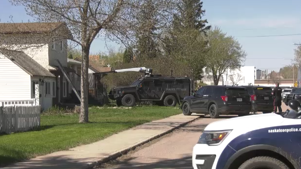 Saskatoon standoff ends after injured woman escapes through window [Video]