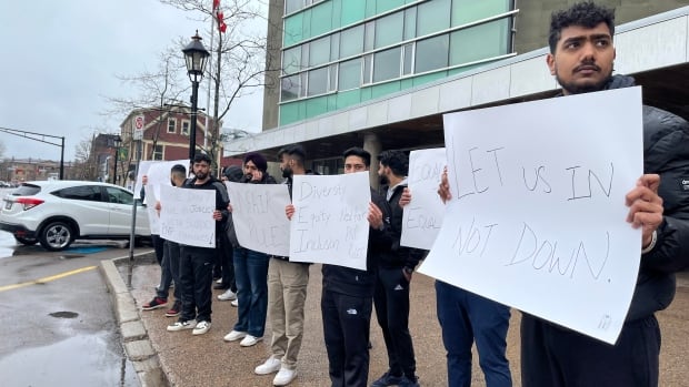 Workers dreaming of permanent residency protest changes to P.E.I.’s immigration streams [Video]