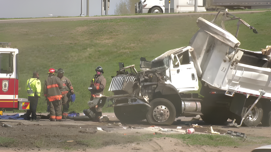 Dump truck heavily damaged after crash on Circle Drive North [Video]