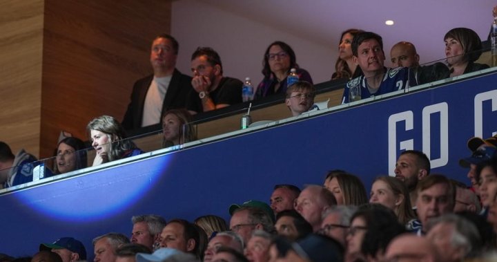 B.C.s David Eby, Albertas Danielle Smith watch Oilers-Canucks playoff game together [Video]