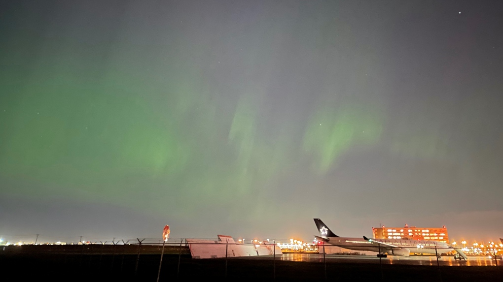 Quebec skies light up with northern lights [Video]