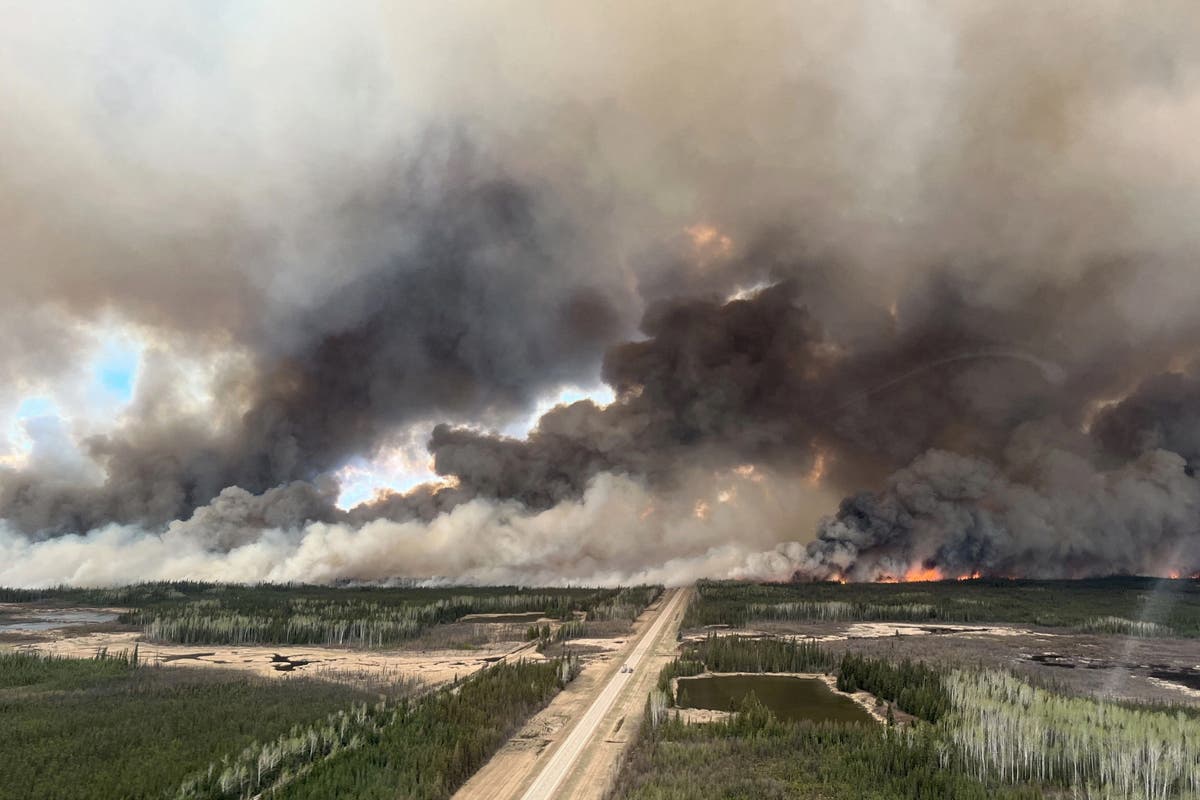 First major wildfire of 2024 strikes in Canada as mass evacuation underway from tiny town of Fort Nelson [Video]