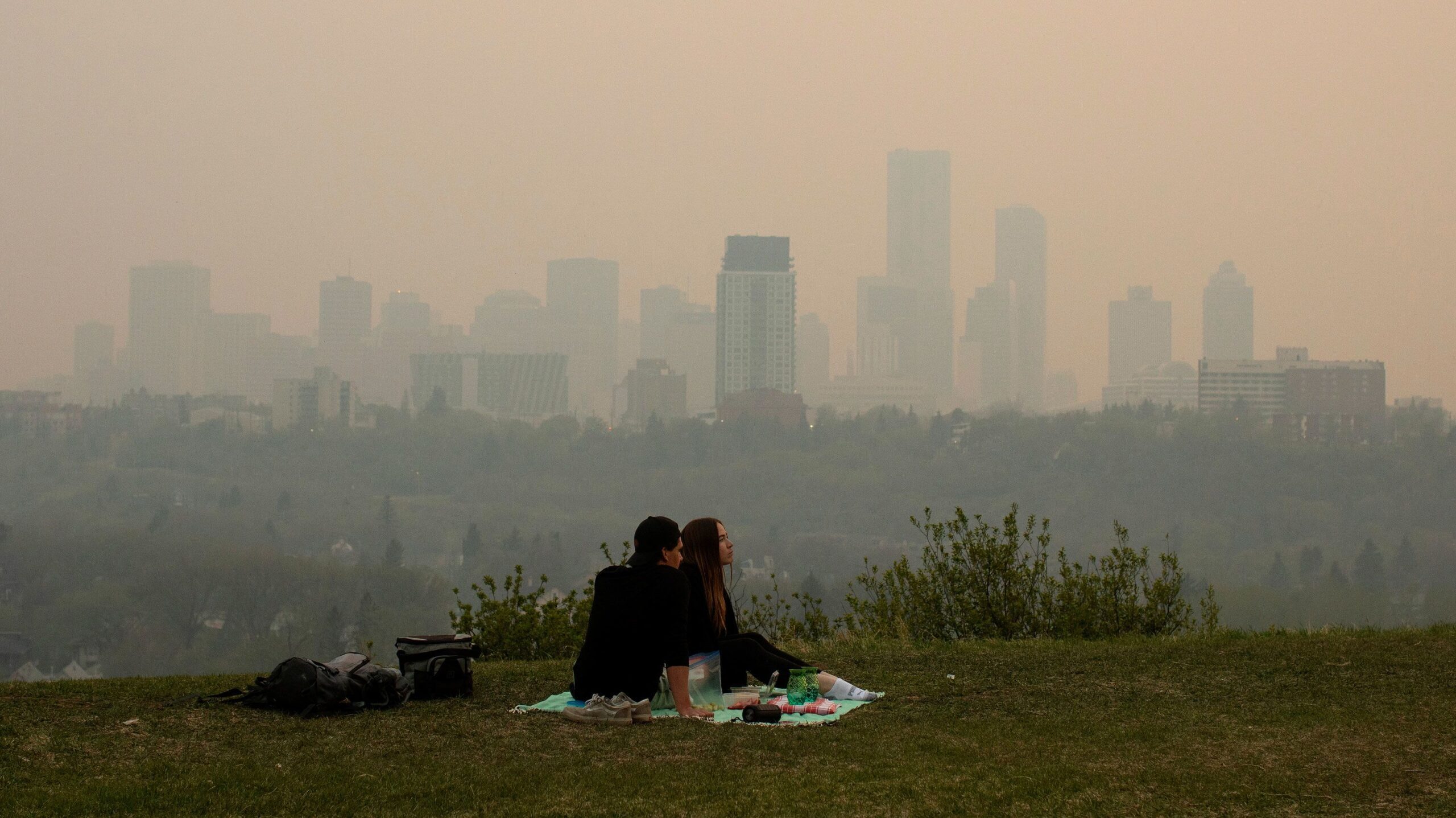 Thousands of Canadians have been forced to evacuate from raging wildfires. Now the smoke is making air quality dangerous [Video]