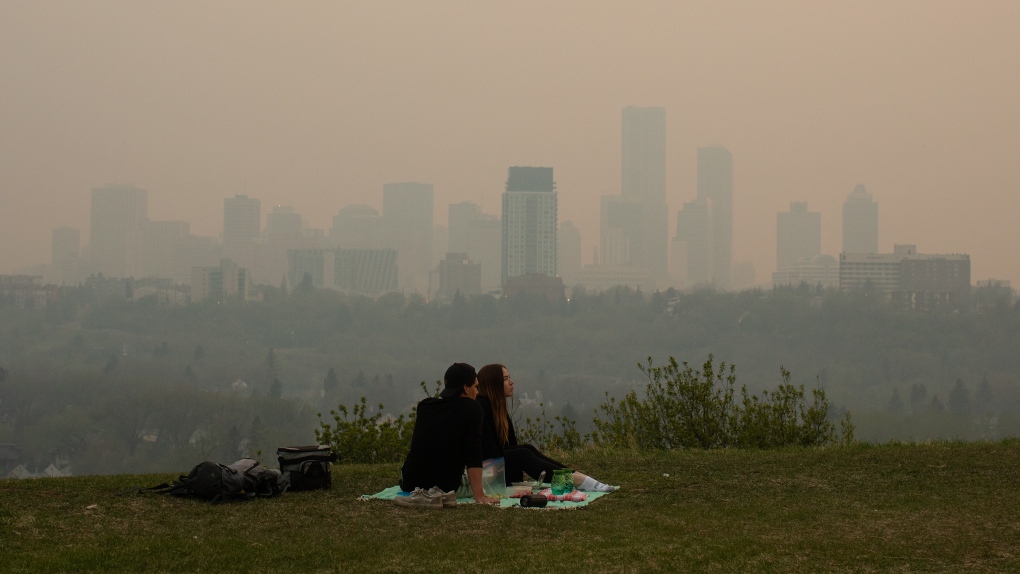 Canada wildfires: Smoke, air quality warnings issued in provinces [Video]