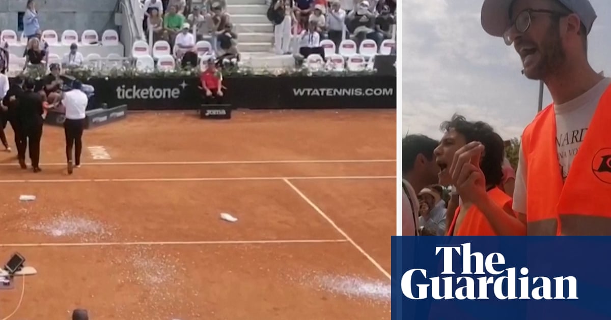 ‘It’s an emergency’: Climate protesters disrupt Italian Open video | Sport