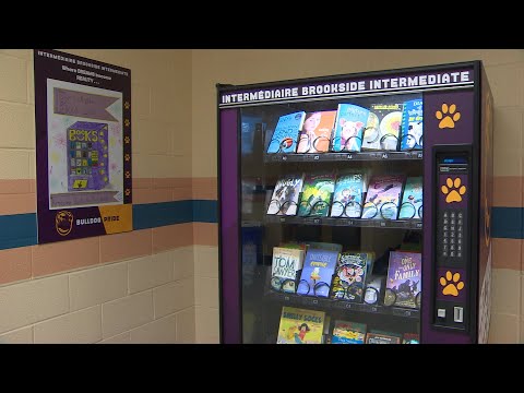 This school is rewarding its students with free books from a very cool vending machine [Video]