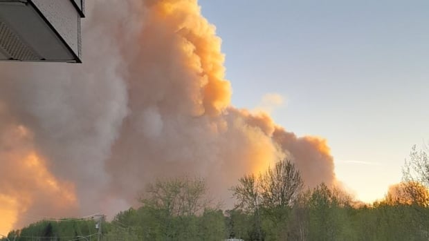 All eyes on weather as fires burn west and north of Fort Nelson [Video]
