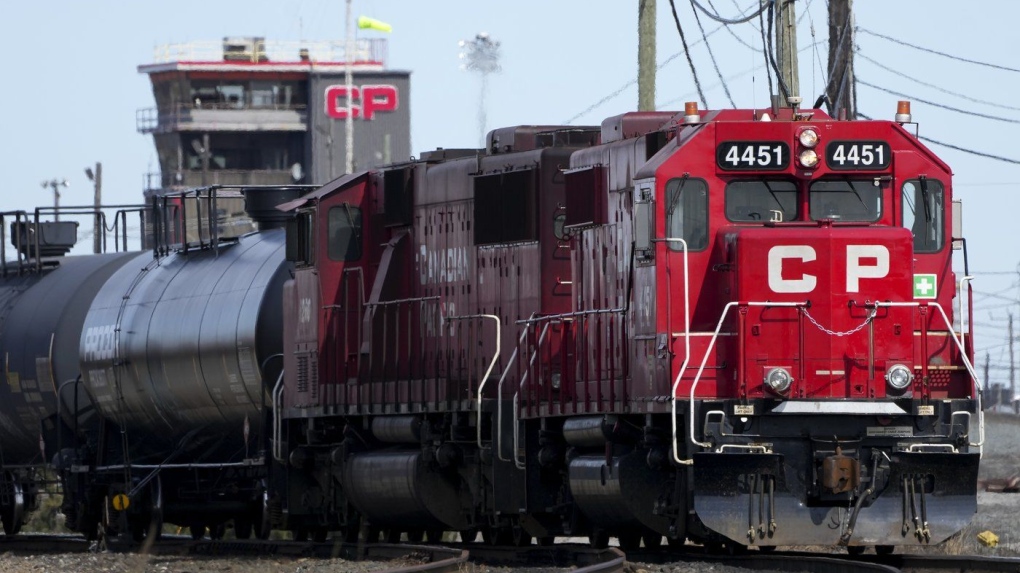 Toronto train derailment: Cars carrying sulphuric acid not properly secured, TSB says [Video]