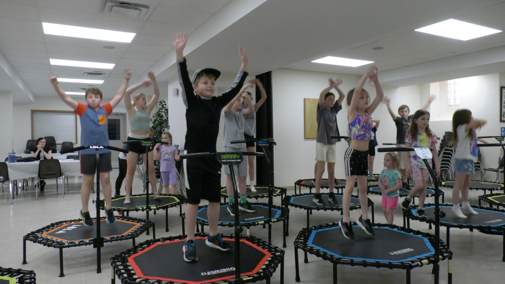 Ukrainian kids part of a new performing group in Saskatoon [Video]