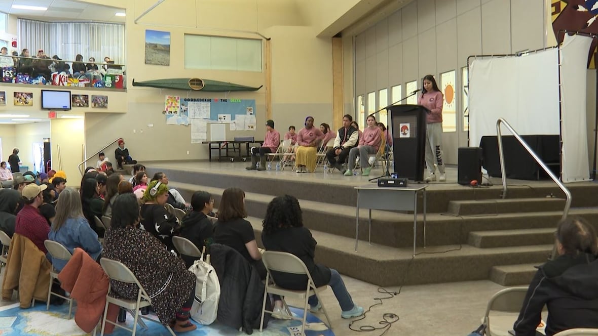 Territory’s top spellers hash it out at territorial spelling bee in Inuvik [Video]