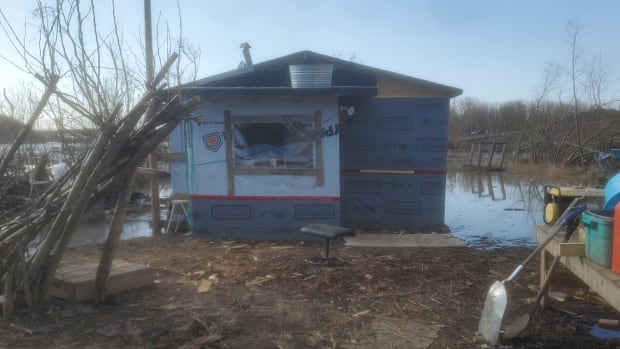 High water levels on the Peel River near Fort McPherson, N.W.T., put cabins at risk [Video]