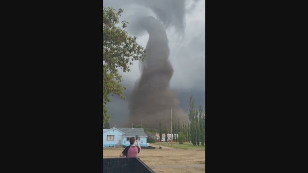 Twister spotted south of Camrose, tornado watch ends for parts of central Alberta [Video]