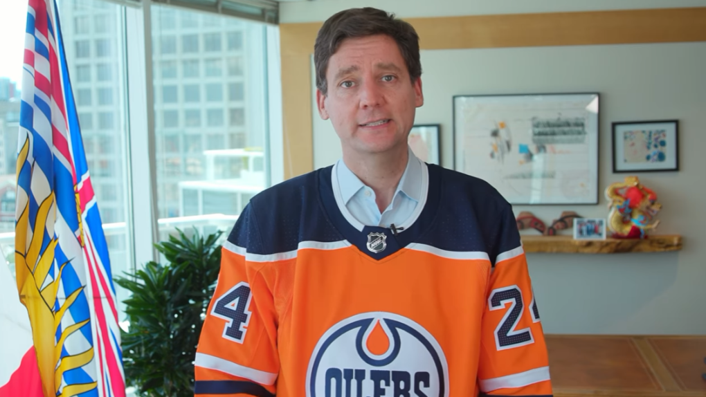 B.C. premier makes good on Canucks-Oilers bet [Video]