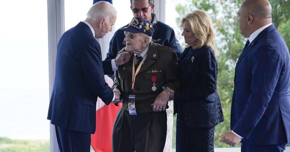 Biden calls for solidarity with Ukraine at D-Day anniversary ceremony near the beaches of Normandy [Video]