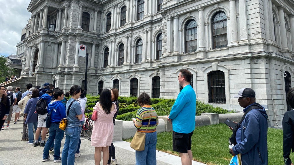 Montreal City Hall hosts open house after five years of renovation [Video]