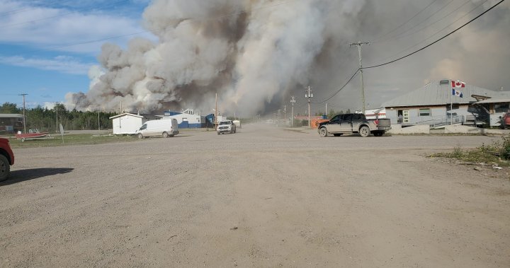 Fort Good Hope wildfire forces evacuation of Northwest Territories town [Video]