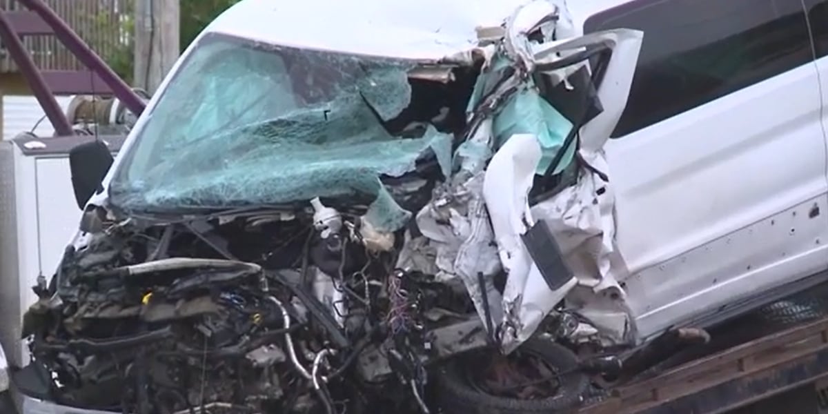 7 children, 2 adults injured in crash between day care van and semitruck [Video]