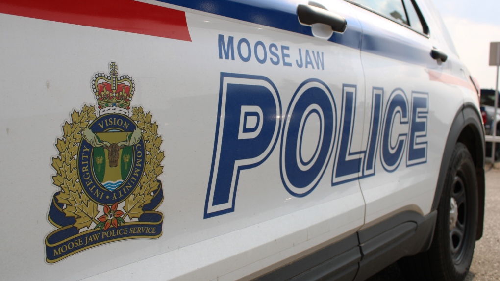 Moose Jaw police operation underway on Connaught Ave [Video]