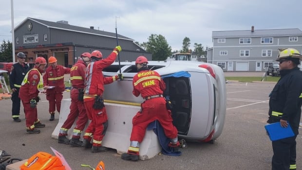 P.E.I. firefighters get tips from N.S. peers on removing people from crashed cars [Video]