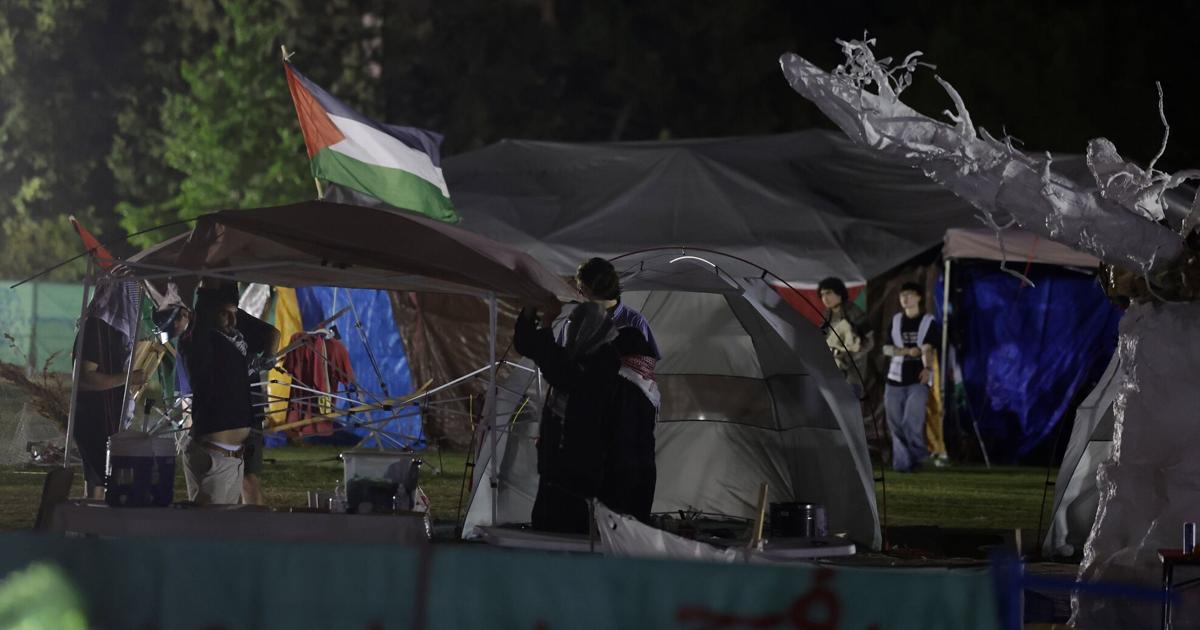 Pro-Palestinian protesters have until 6 p.m. today to leave U of T encampment. Here