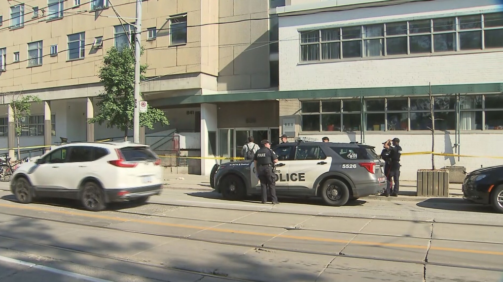 Victim critical after being found shot in Leslieville, 1 outstanding suspect [Video]