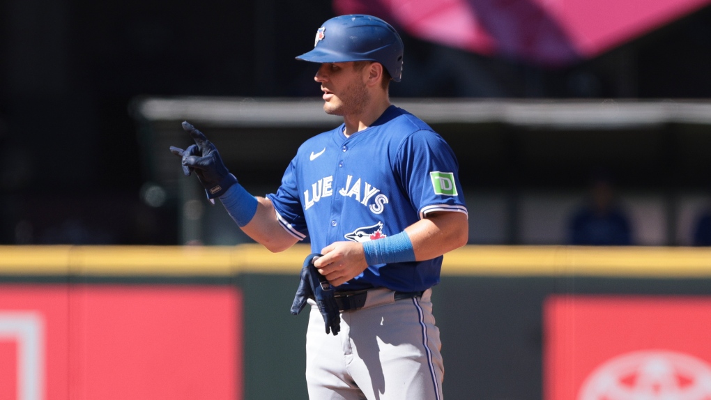 Toronto Blue Jays beat Seattle after Varsho’s RBI single in 10th [Video]