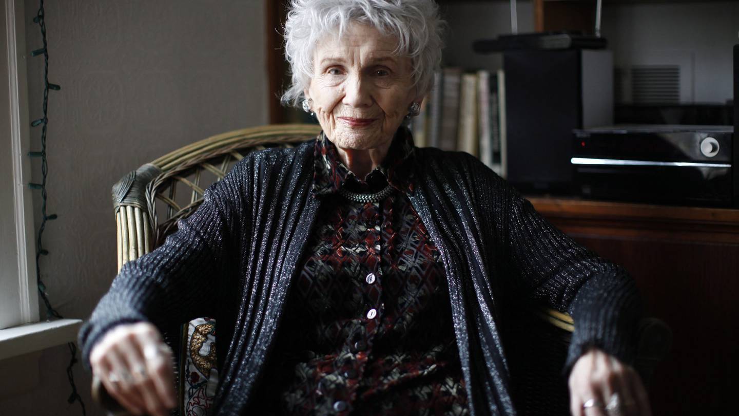 Canadian officer says Alice Munro claimed her daughter was lying about being abused by stepfather  WSB-TV Channel 2 [Video]