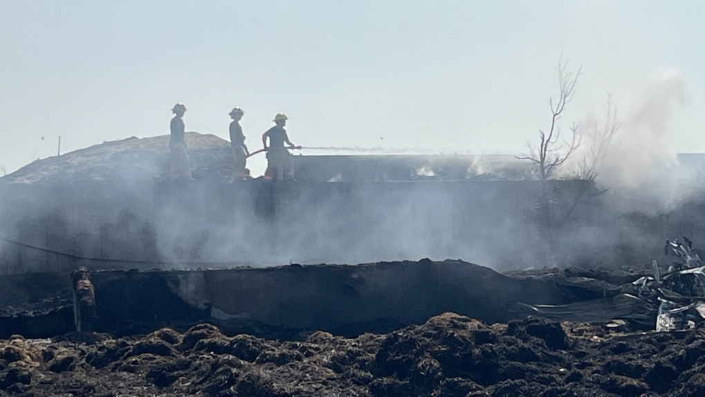 ‘Stubborn’ barn fire near London has crews on scene [Video]