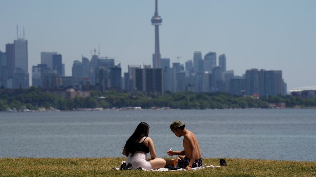 Toronto weather: heat warning in effect [Video]