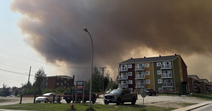 Premier says weather cooperating as firefighters attack Labrador City blaze [Video]