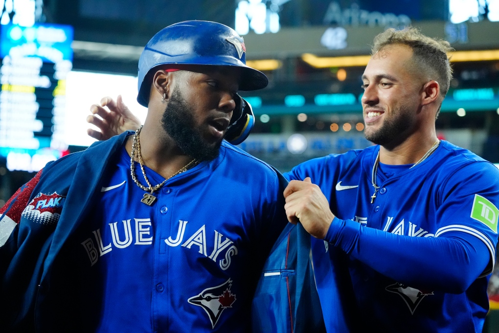 Blue Jays blow 7-run lead, but recover to beat Diamondbacks 8-7 after Guerrero’s solo homer [Video]