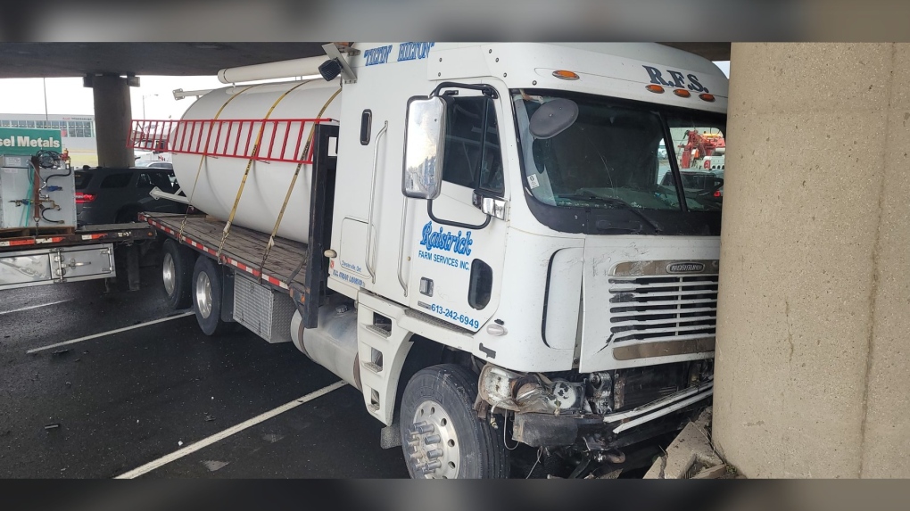 EB Highway fully reopen 401 at Dixie following collision [Video]