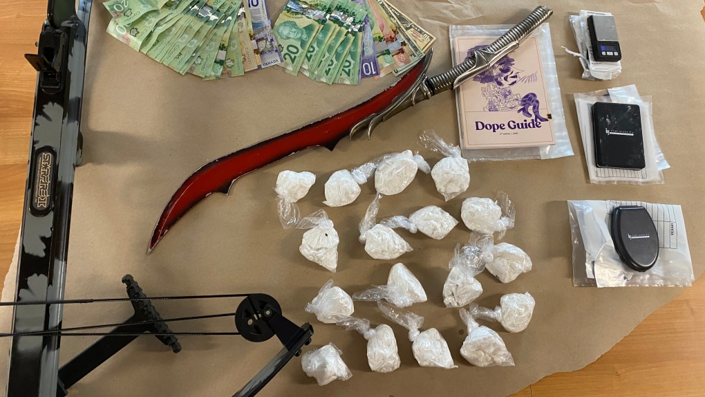 Cocaine, crossbow and blade seized during Guelph police bust [Video]